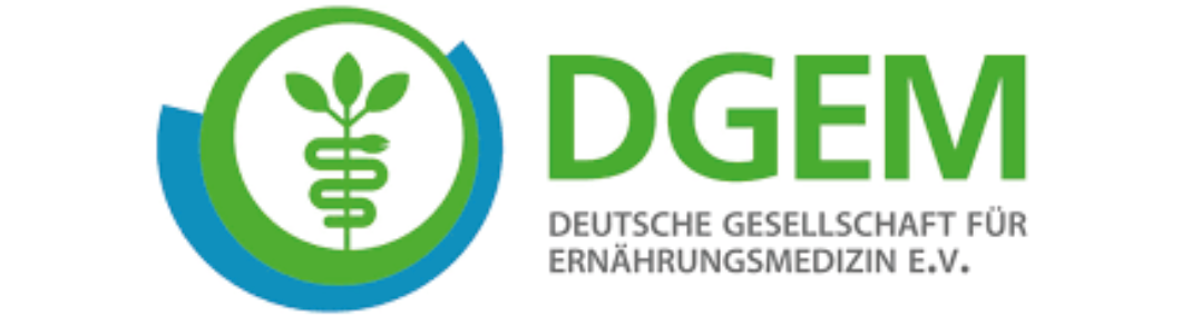 Logo der Deutschen Gesellschaft für Ernährungsmedizin e.V. mit stilisiertem Pflanzen- und Schlangen-Symbol.